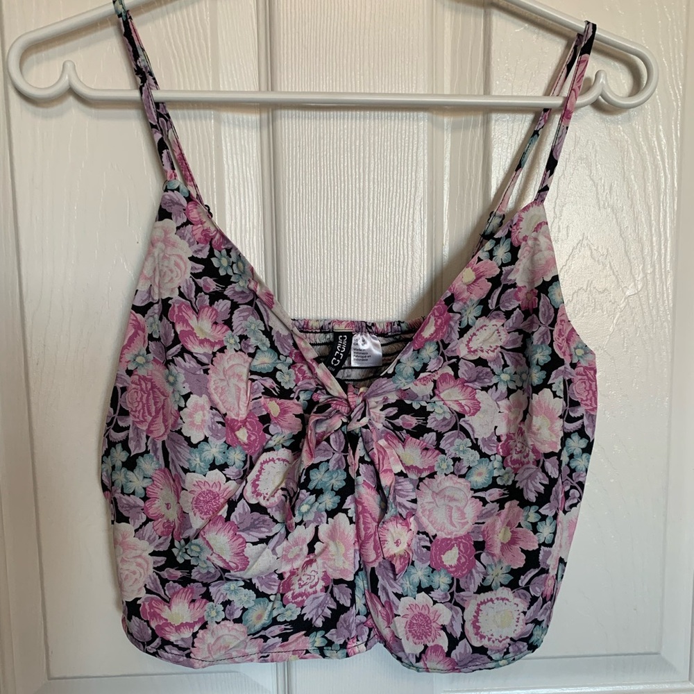 🎀3/$35 H&M floral crop top🎀